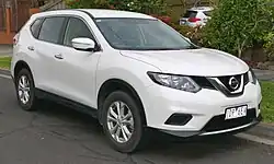 Front view (pre-facelift)