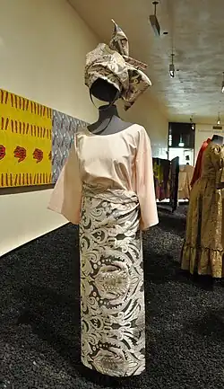 Simple Iro and Buba with Gele[180]