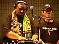 Afrika Bambaataa (l.)