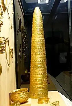Avanton Gold Hat, France, 1500-1200 BC[124]