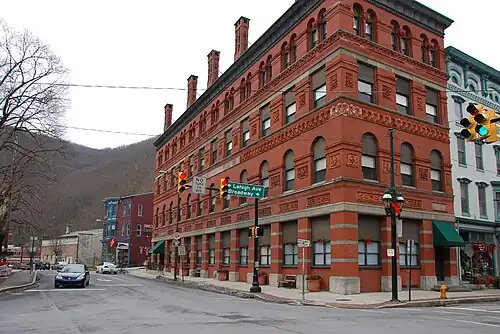 Lehigh Coal & Navigation Building, designed by architect Addison Hutton.[43] Intersection of Broadway and Lehigh Avenue.