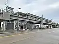 Platform and entrance at Kent Des Moines station