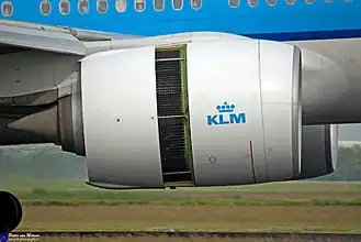 General Electric GE90-94B with its thrust reverser deployed