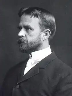 Black-and-white photographic portrait of Thomas Hunt Morgan