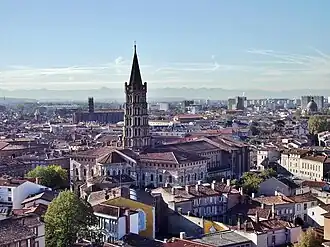 The basilica of Saint-Sernin in Toulouse is the archetype of large pilgrimage churches, where pilgrims could walk around the church via the transept and the choir chapels.
