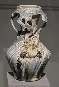 Amphora with elm-leaf and blackberry, manufactured by Stellmacher & Kessner (c. 1900), Museum of Applied Arts, Budapest
